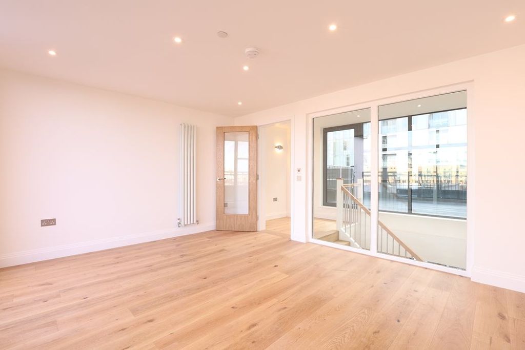 Property photo 3 of 21 Gallery