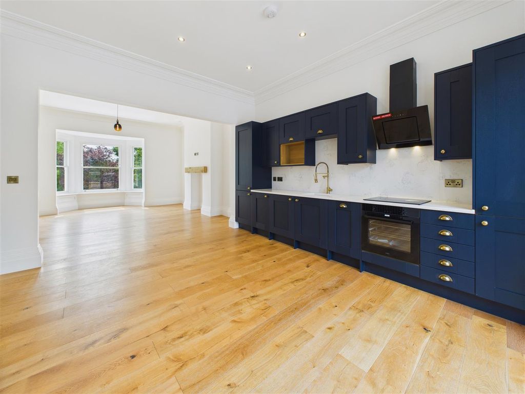 Property photo 2 of 18 Dining Kitchen