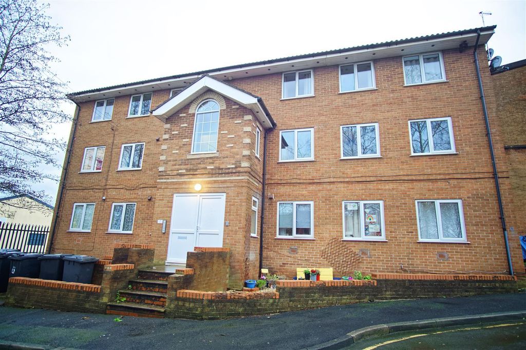 Property photo 1 of 6 External