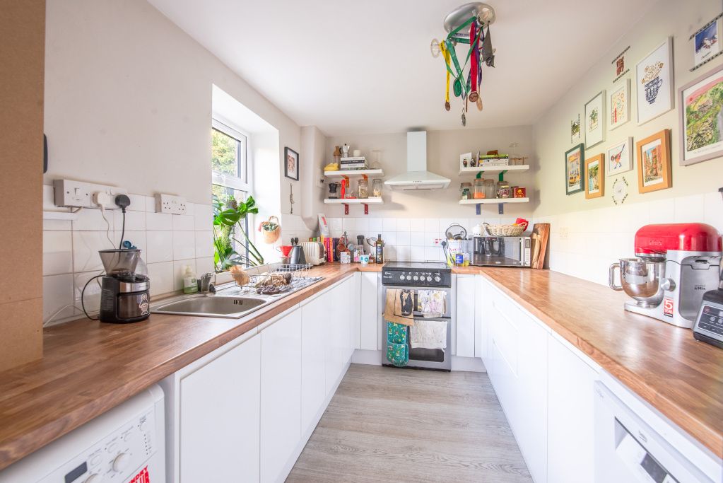 Property photo 3 of 18 Kitchen