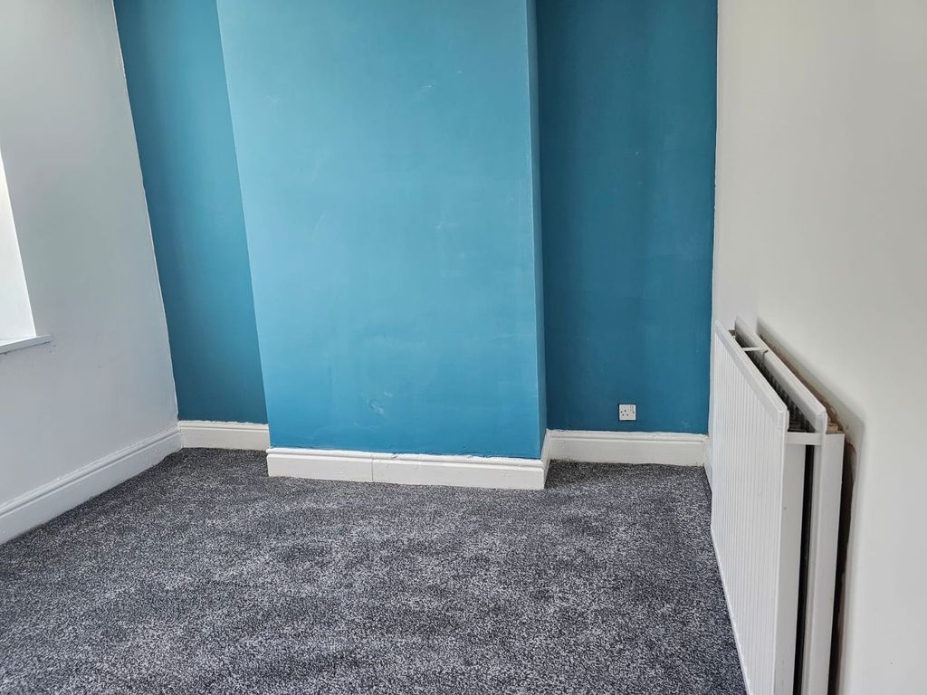 Property photo 2 of 25