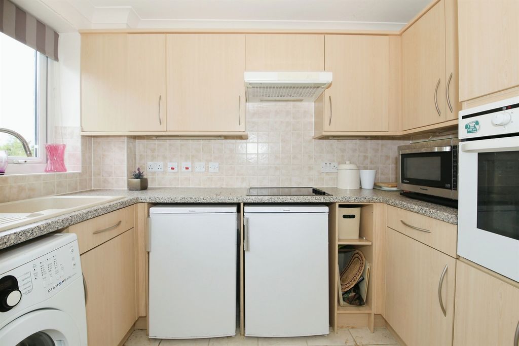 Property photo 2 of 14