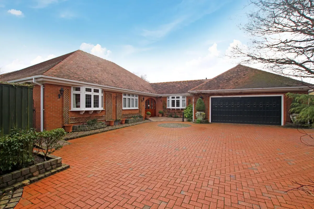 Property photo 1 of 27