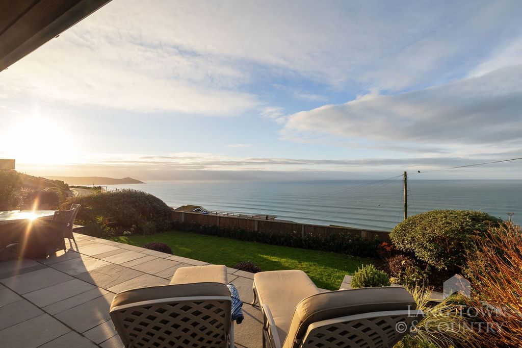 Property photo 2 of 25