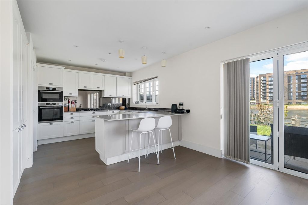 Property photo 3 of 40