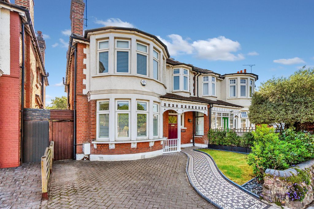 Property photo 1 of 30