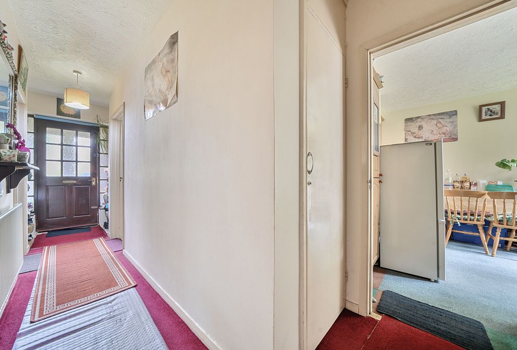 Property photo 3 of 9 1296445-20-682d9d...