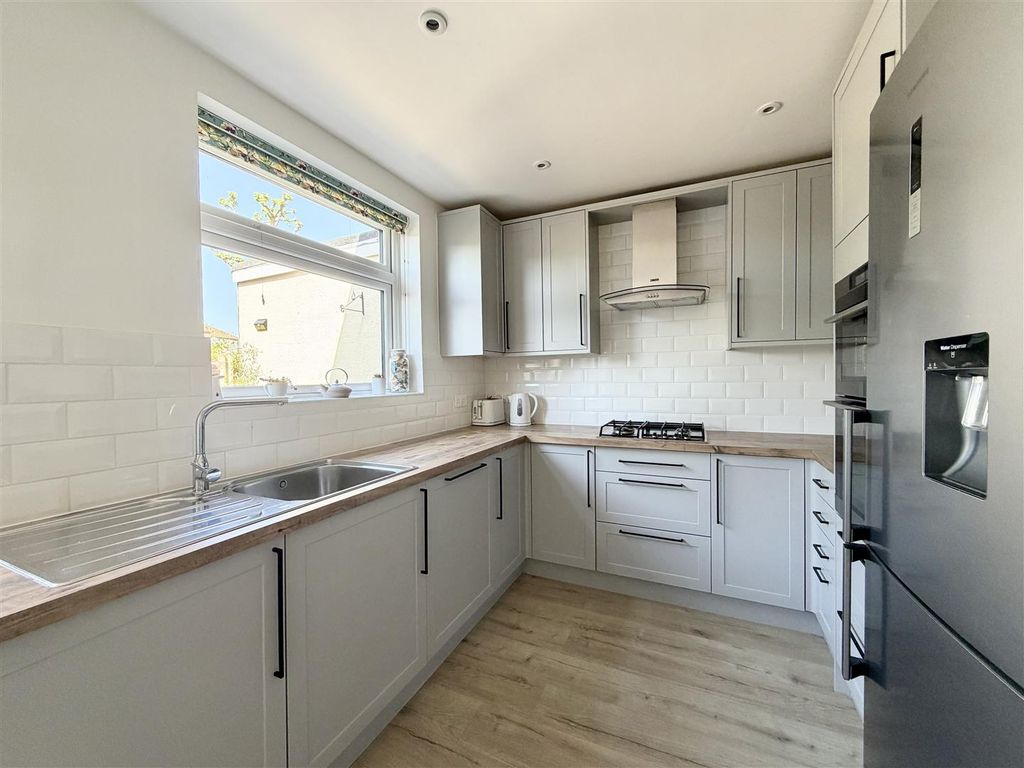 Property photo 3 of 20 Kitchen/Diner