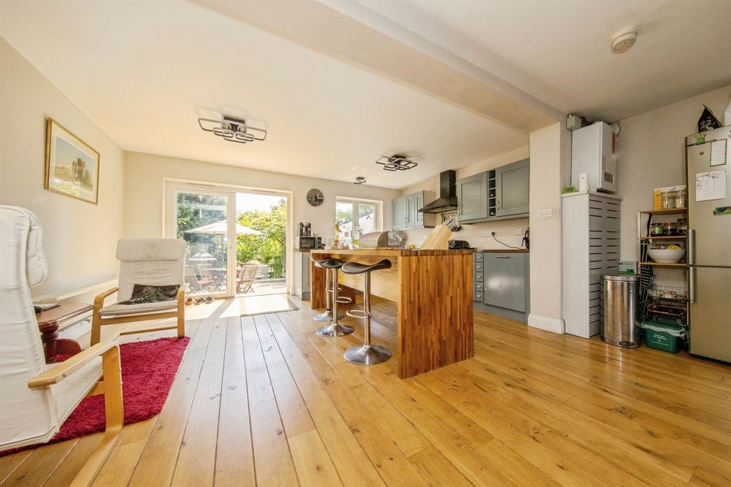 Property photo 3 of 27