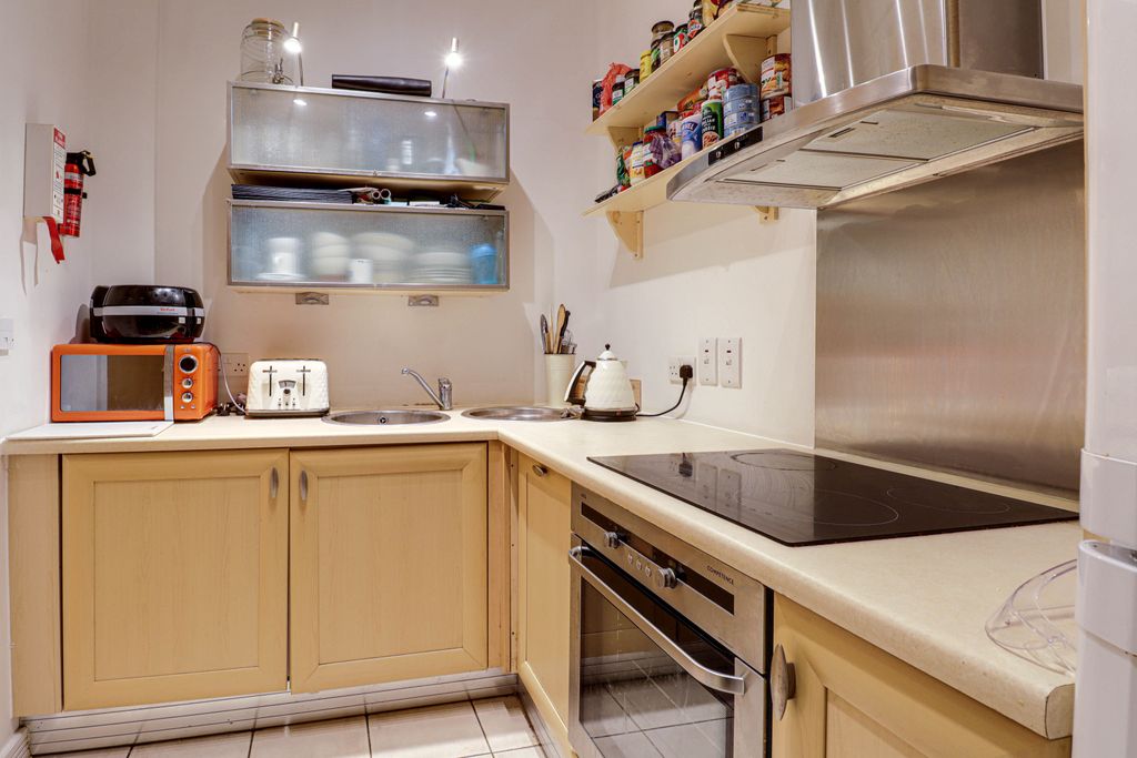 Property photo 3 of 17 Kitchen