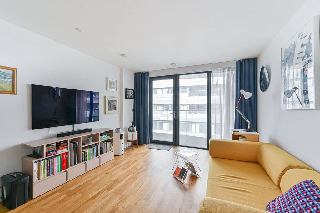 Property photo 3 of 18