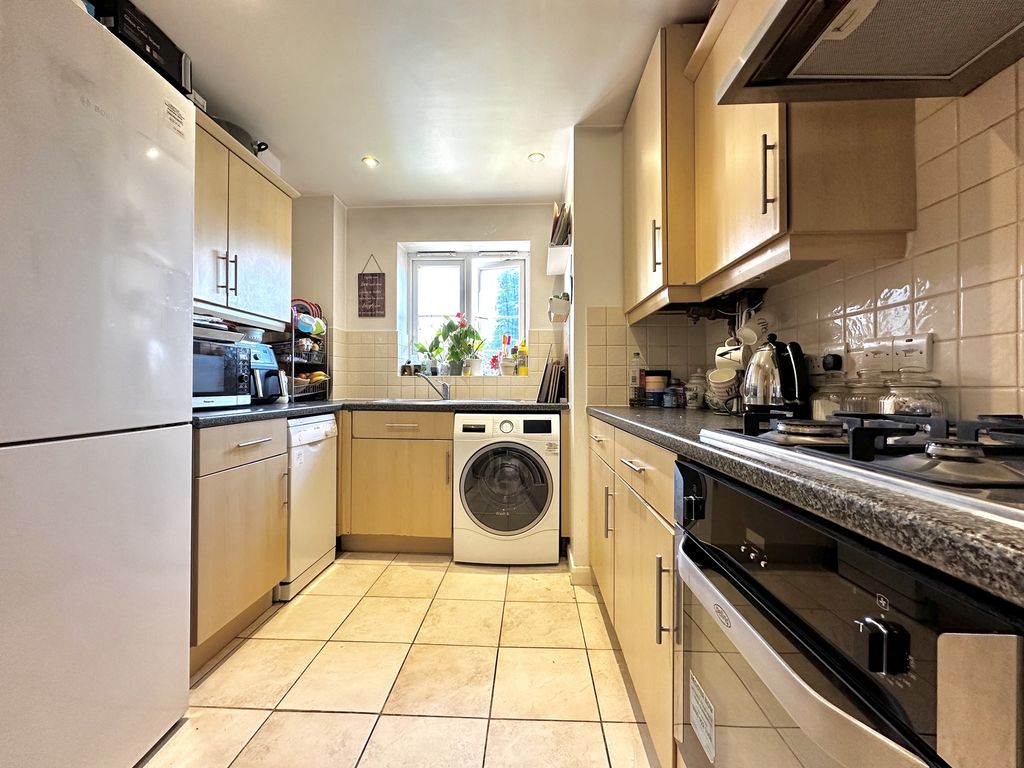 Property photo 2 of 11 Kitchen