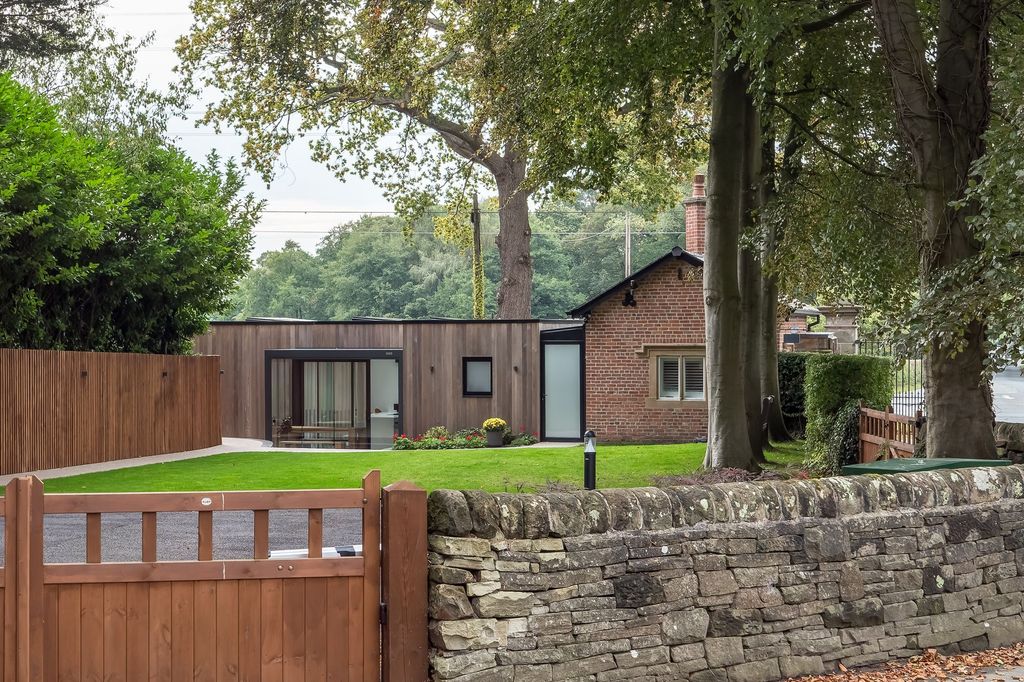 Property photo 1 of 27