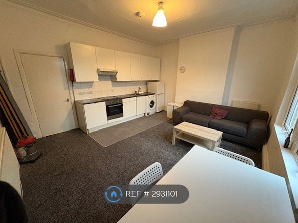 Property photo 2 of 9 Living Room