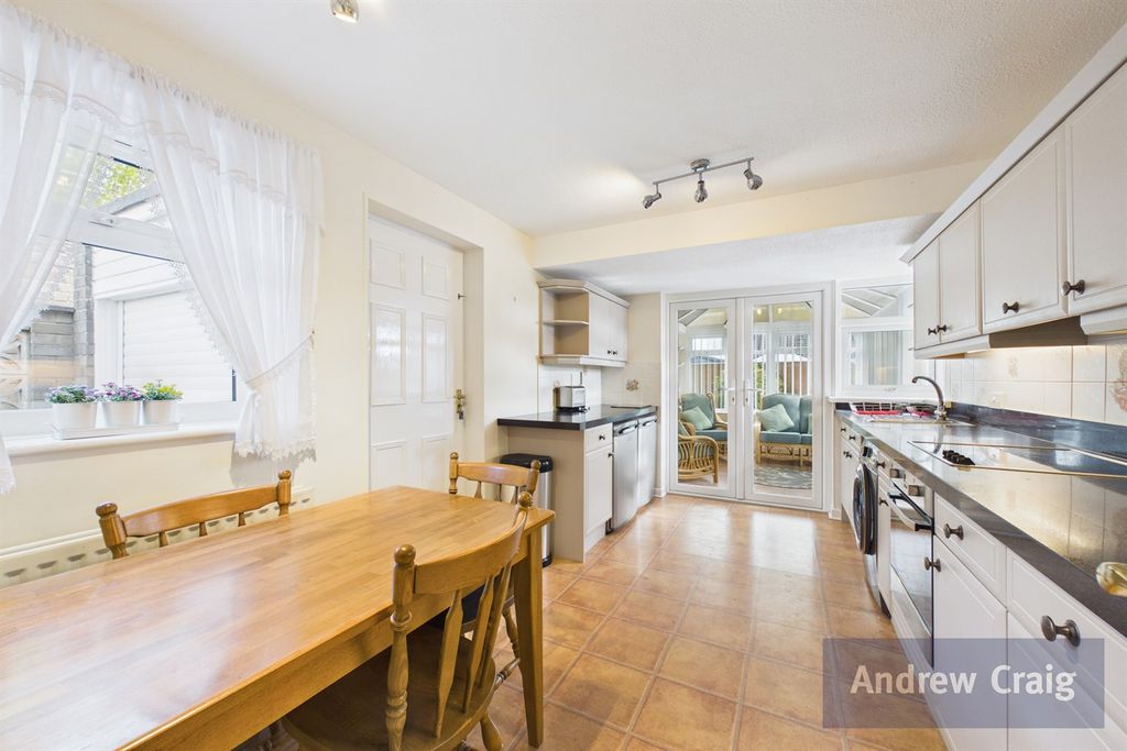 Property photo 3 of 17 Kitchen/Diner