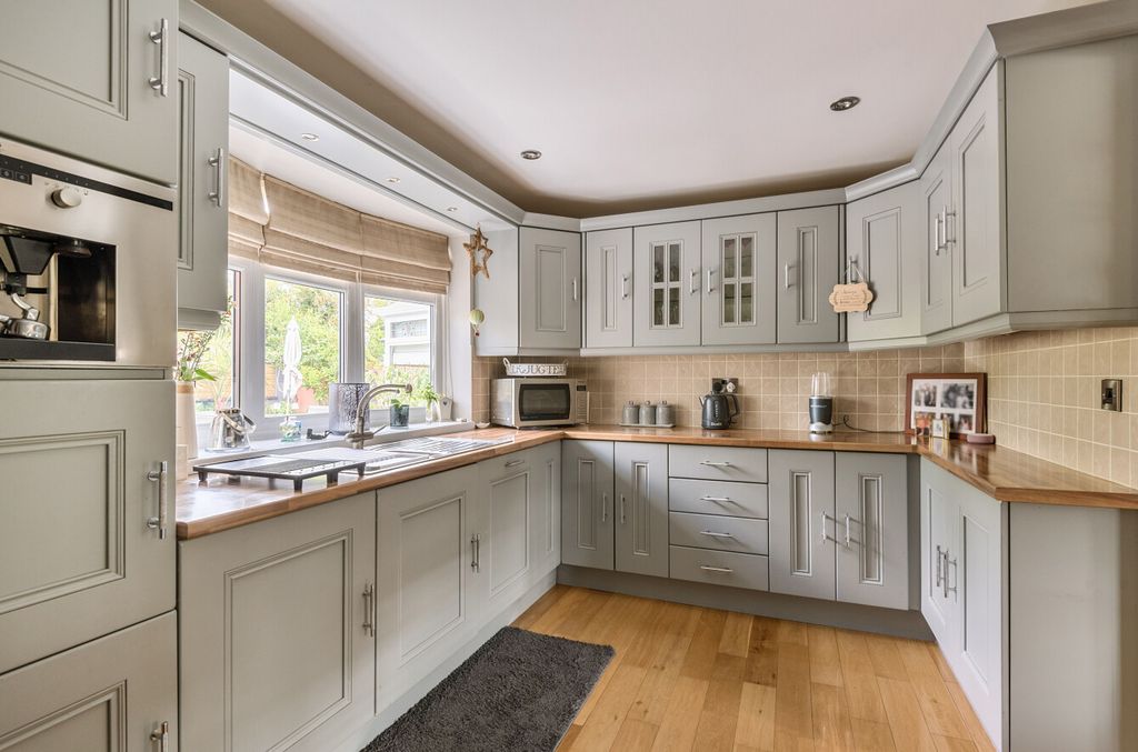 Property photo 3 of 19 1341634-11-689E21...