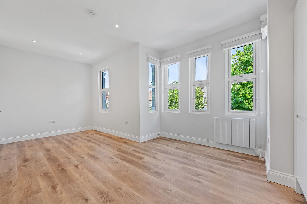 Property photo 3 of 10 9