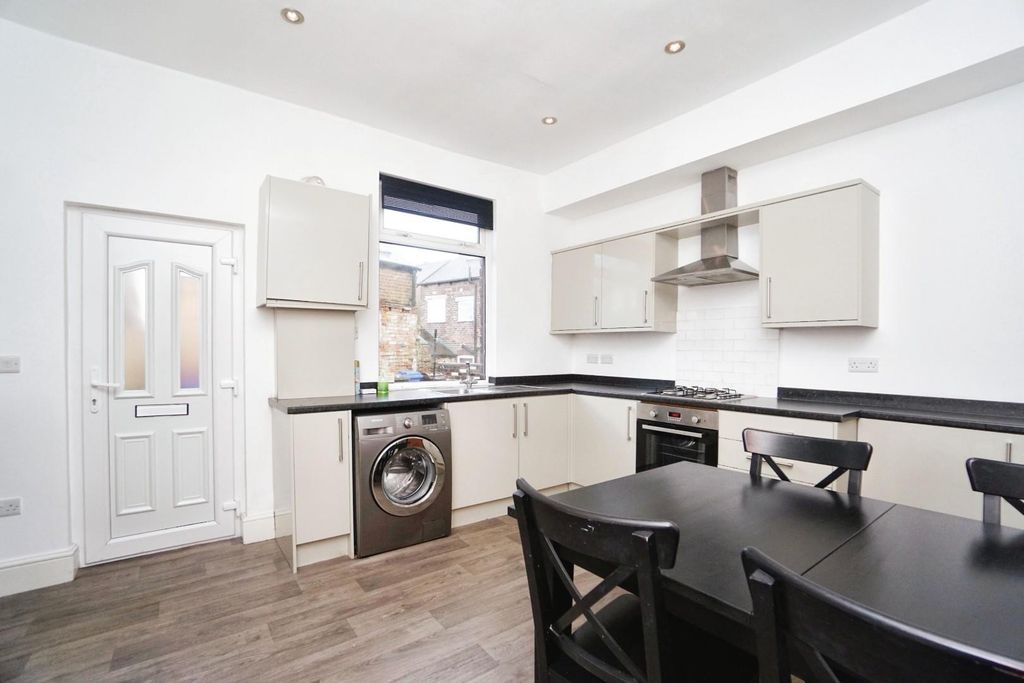 Property photo 3 of 12 Kitchen Diner