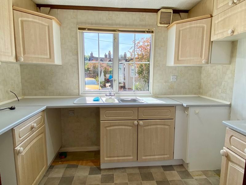 Property photo 3 of 9 Kitchen