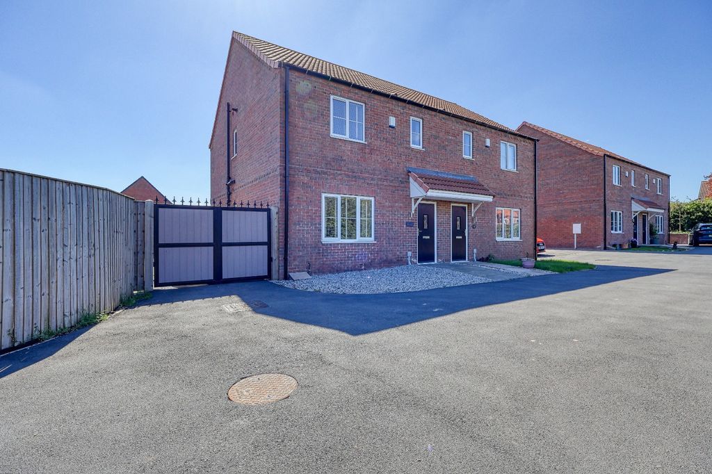 Property photo 1 of 17 Frontal