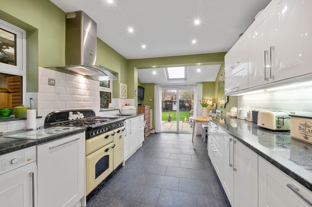 Property photo 2 of 19 Picture No. 31