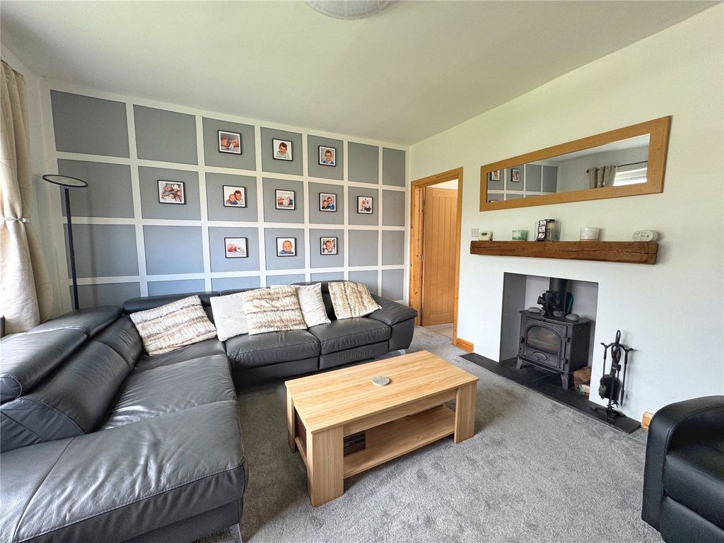 Property photo 3 of 23 Lounge