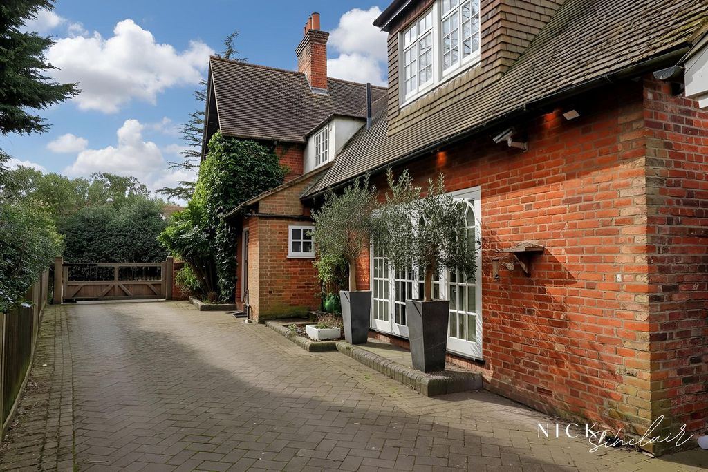 Property photo 1 of 15