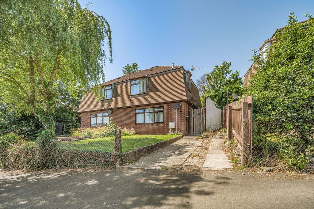 Property photo 2 of 31