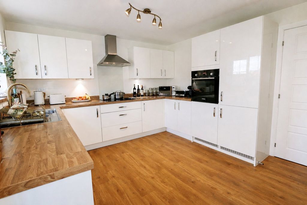 Property photo 2 of 25
