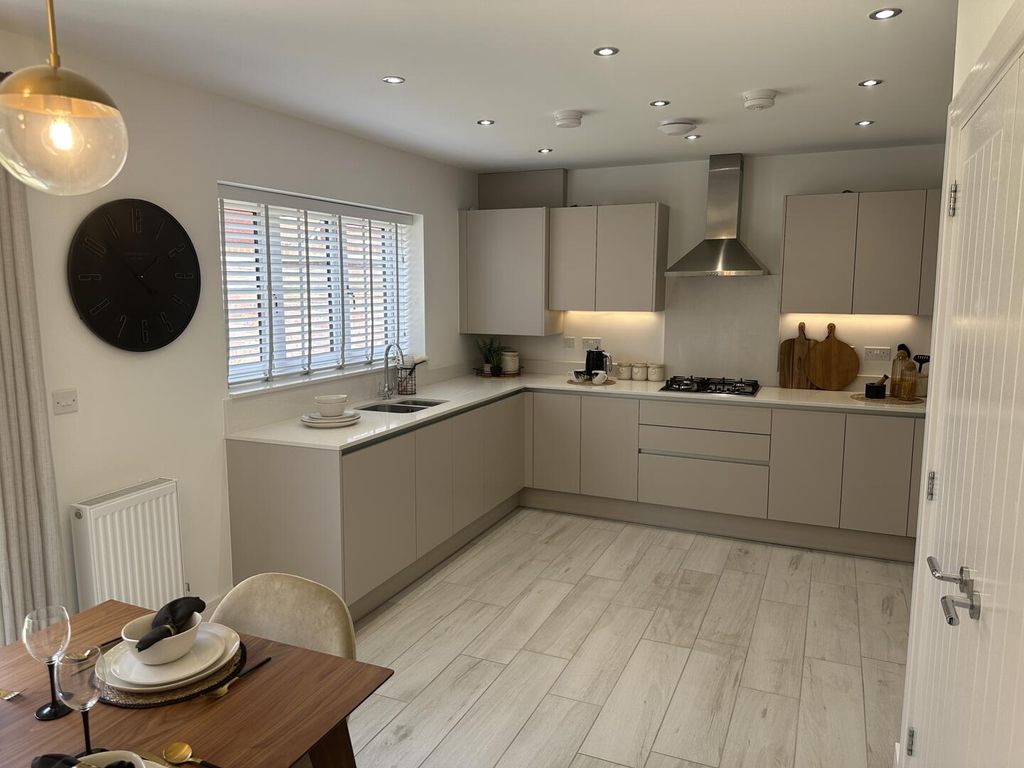 Property photo 3 of 12 Kitchen