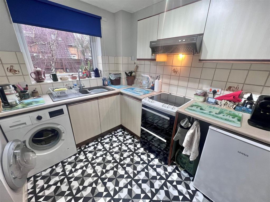 Property photo 3 of 14 Kitchen 2.Jpg