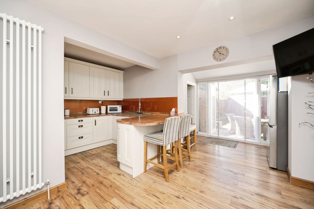 Property photo 3 of 23 Pbox-Img.Jpg
