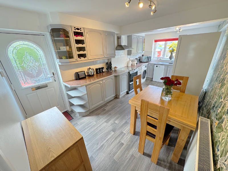 Property photo 3 of 26 Dining Kitchen