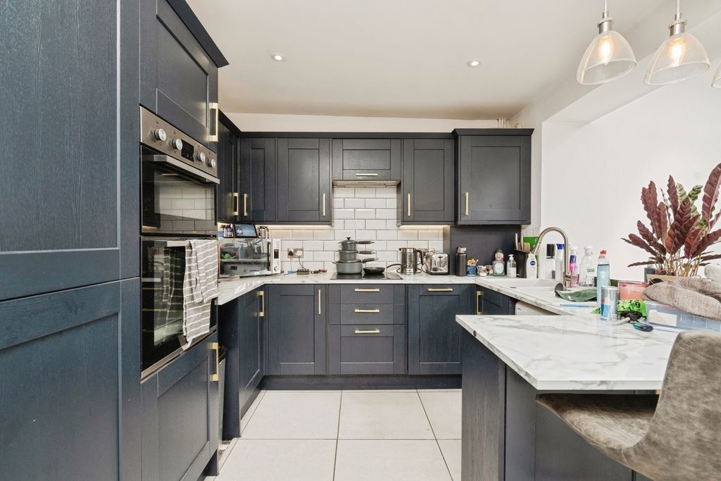 Property photo 2 of 17 Kitchen
