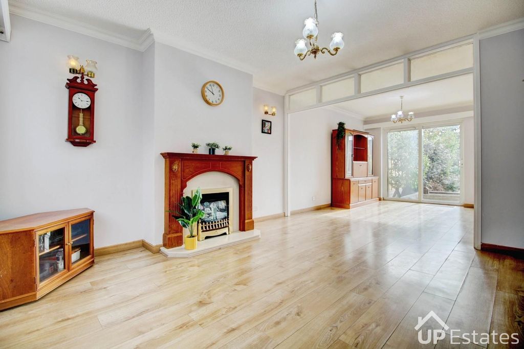 Property photo 3 of 24