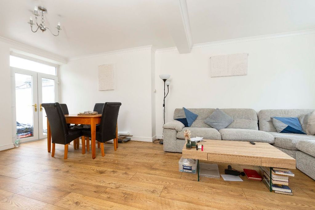 Property photo 3 of 24