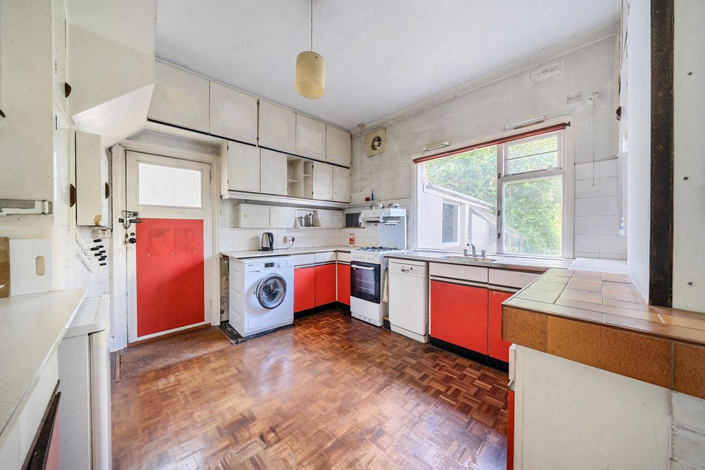 Property photo 2 of 14 1303983-2-683Dd17...
