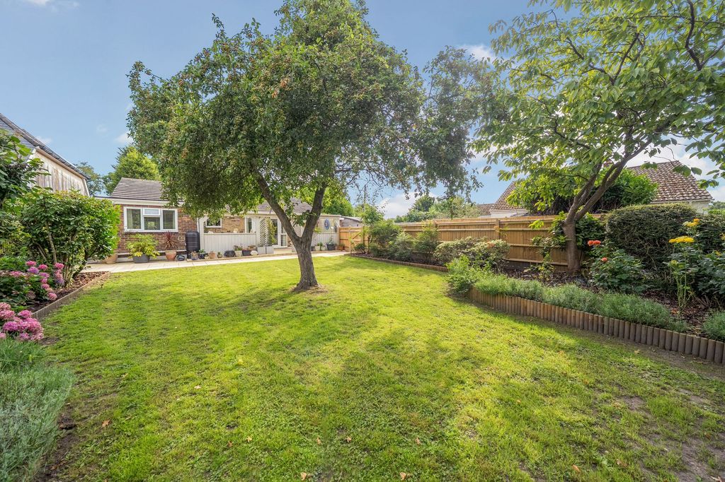 Property photo 1 of 20 Front Garden