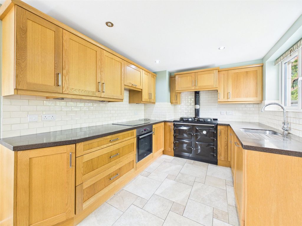 Property photo 3 of 19 Kitchen