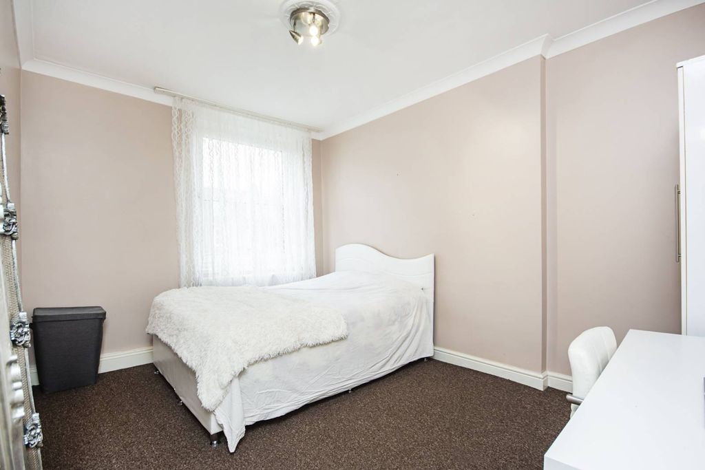 Property photo 3 of 8