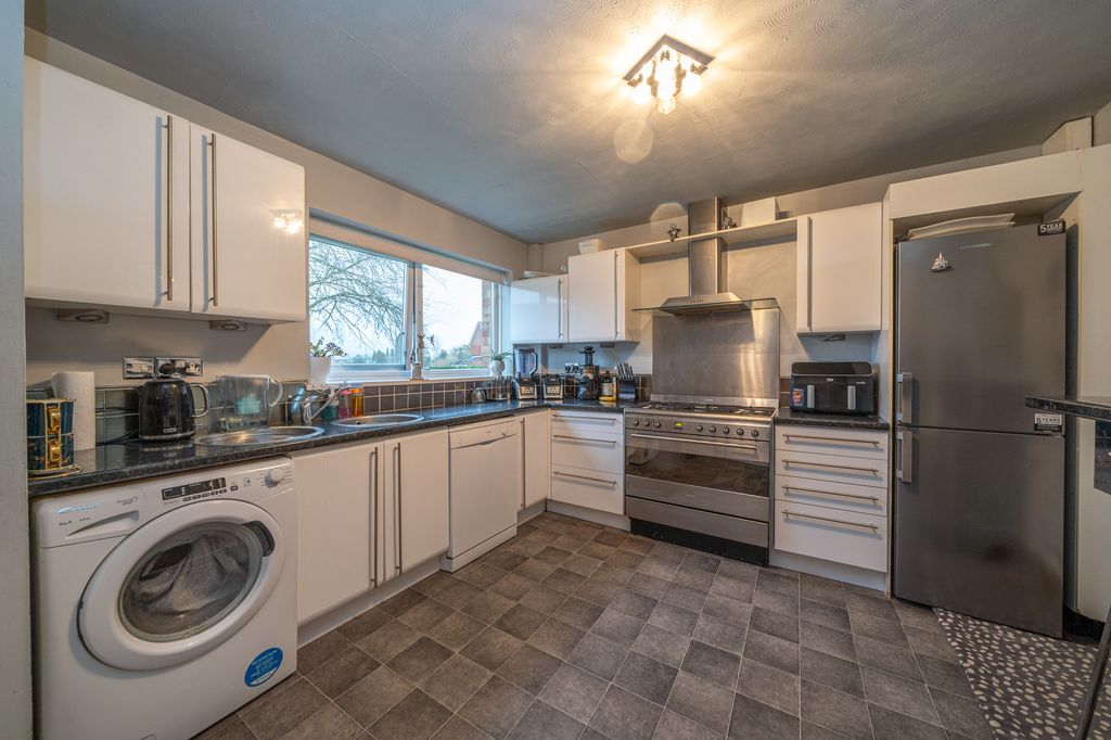 Property photo 3 of 15 2-Lancaster-Road-01598