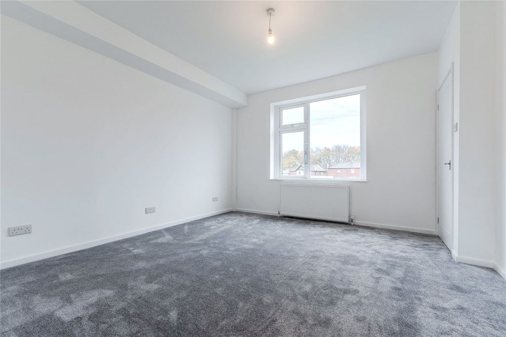 Property photo 2 of 15 Lounge