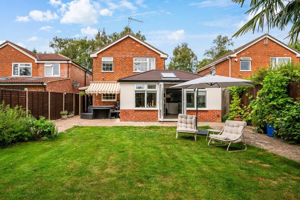 Property photo 2 of 19 Fleetwood Close (19).Jpg