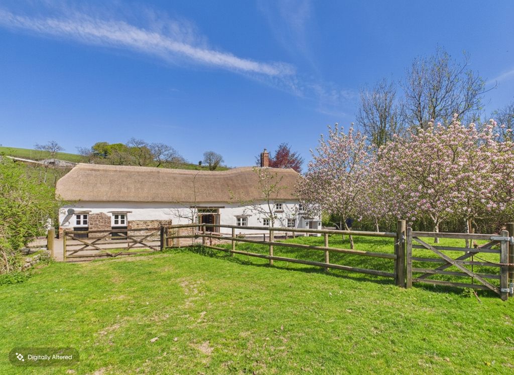 Property photo 2 of 26 Ewemove South Molton - Little Kidland