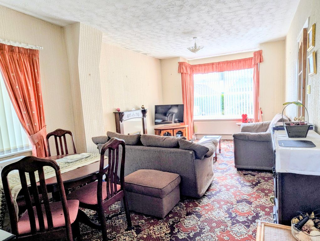 Property photo 3 of 10 Living Room