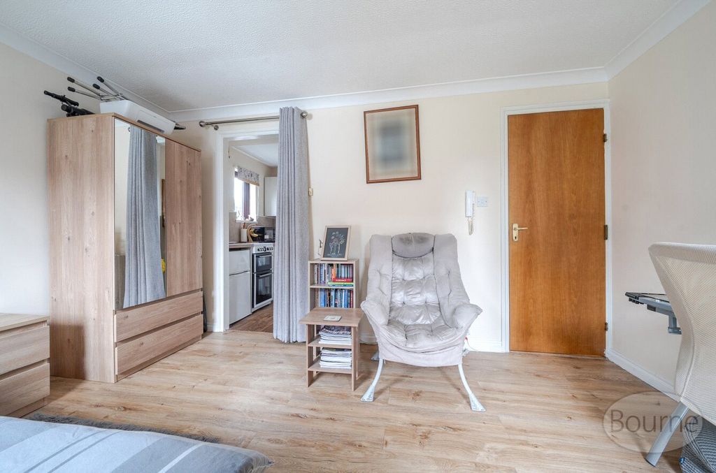 Property photo 2 of 10 Picture No. 06