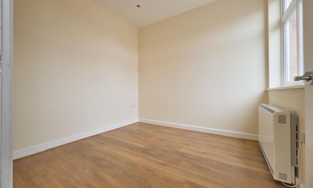Property photo 2 of 5 Flat 2 High Street_1.Jpg