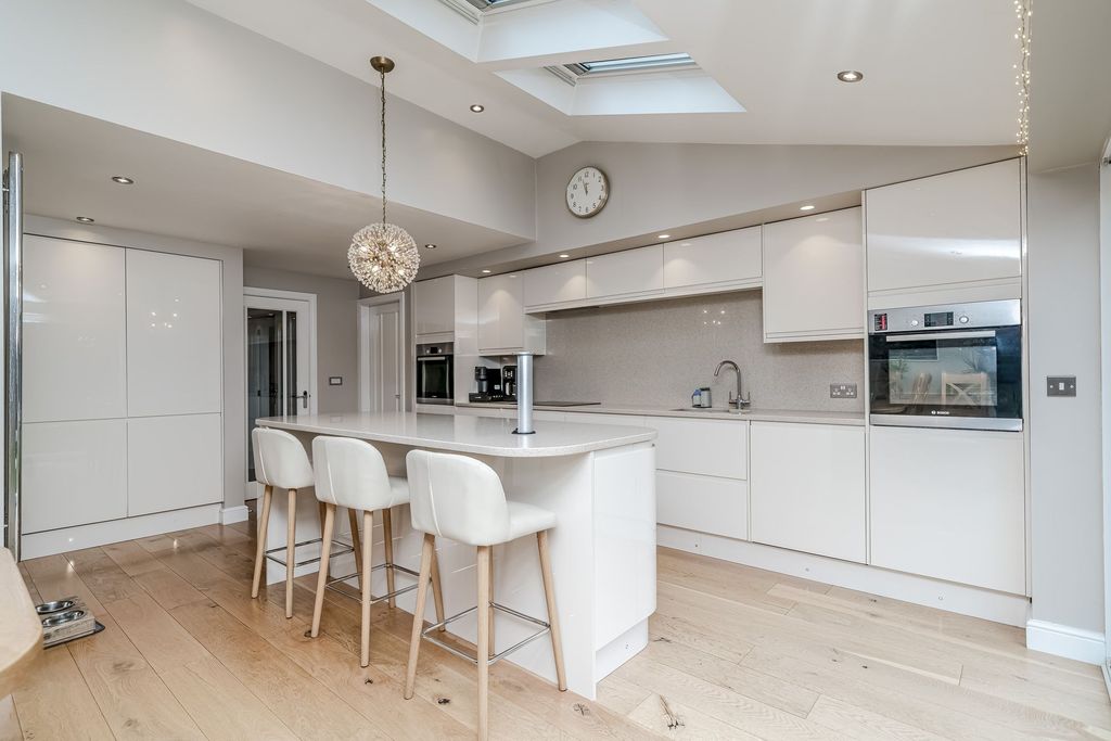 Property photo 3 of 38