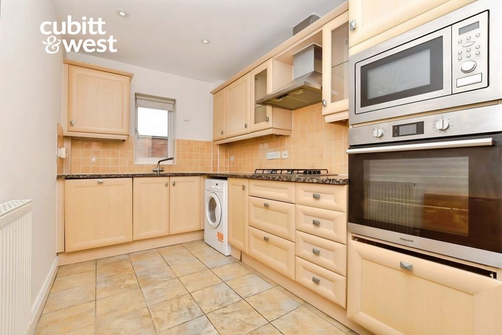 Property photo 3 of 11 3