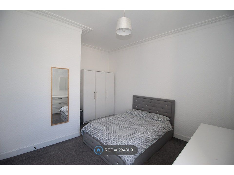 Property photo 3 of 5 Bedroom